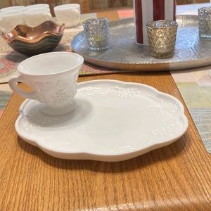 1950s Antique Milk glass cups and plates (set of 8) in great condition.